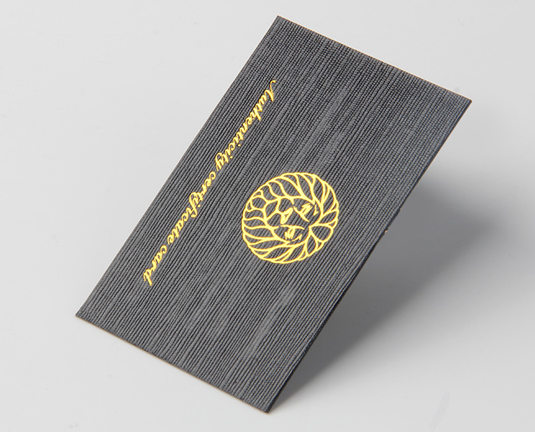 關(guān)于燙金的腦洞，被皮具吊牌廠家的譚師傅畫上句號(hào)