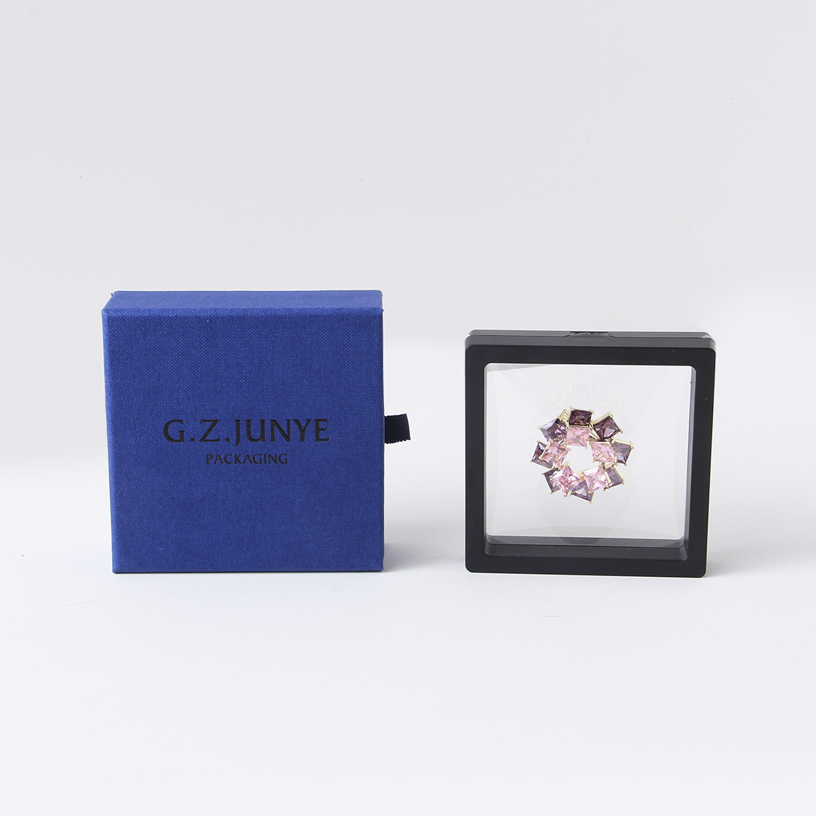 紙質(zhì)珠寶包裝盒會有哪些生產(chǎn)上的細(xì)節(jié)需要注意？
